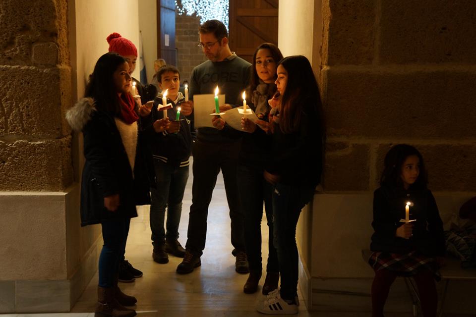 La fiesta de la Posada, a la luz de las velas